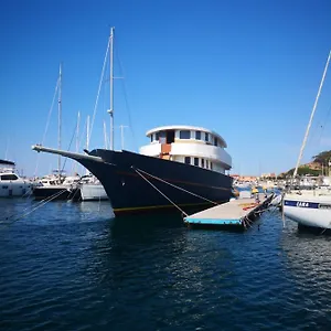  Botel Classic Yacht Yanika Yachting Watersport Ets Italien